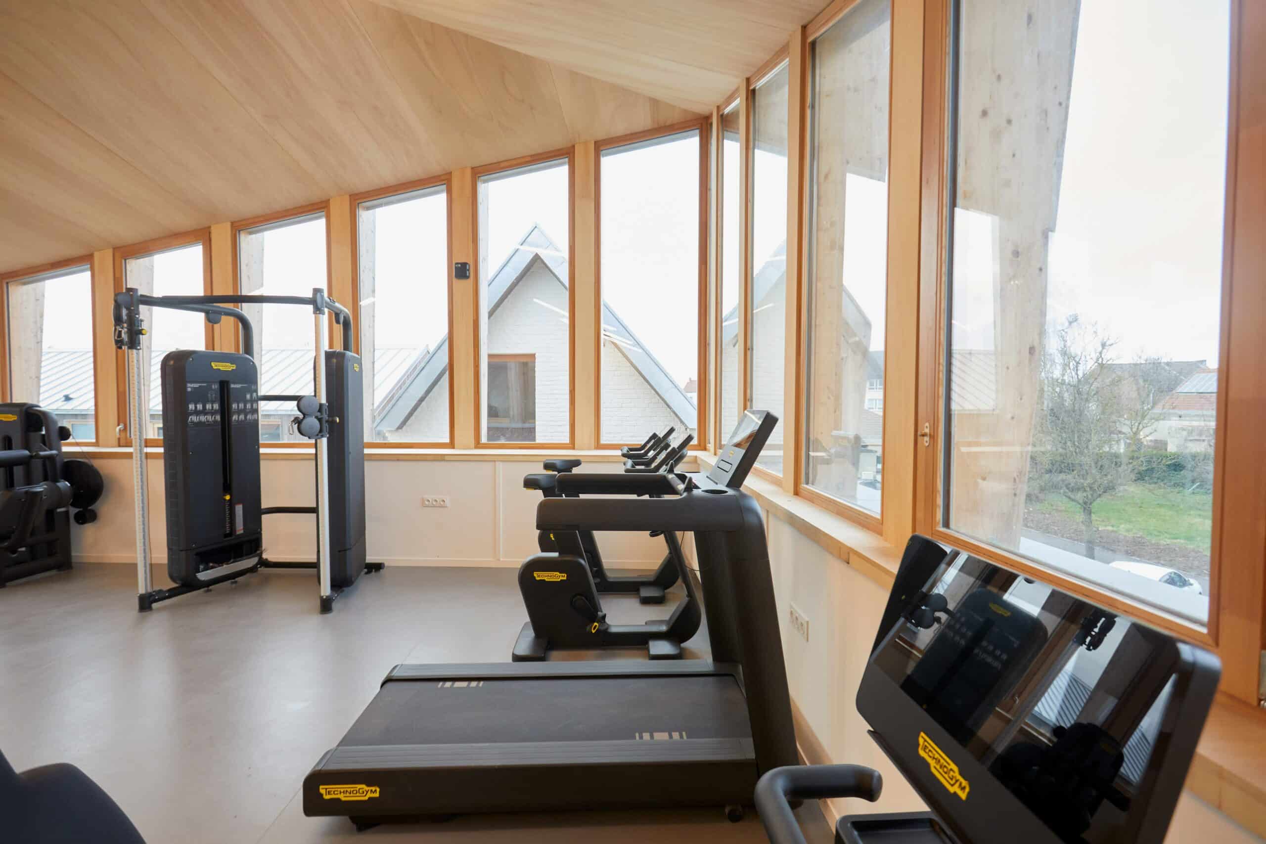 Les machines adaptées de la salle de sport de la Ferme des Ailleurs